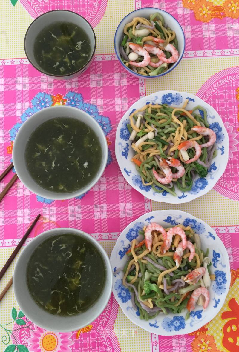 Fried Noodles with Colorful Vegetables