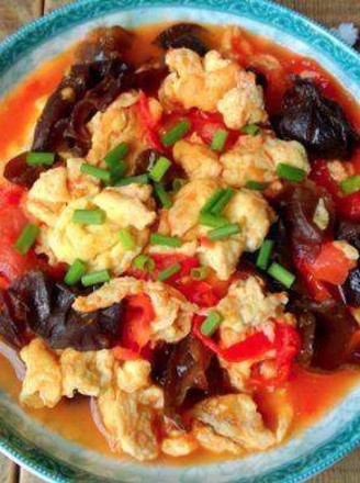 Scrambled Eggs with Tomato and Fungus