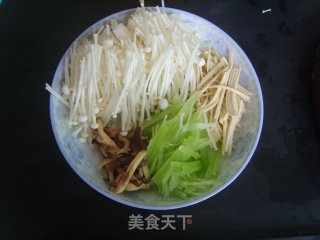 Green Bamboo and Enoki Mushroom Soup recipe