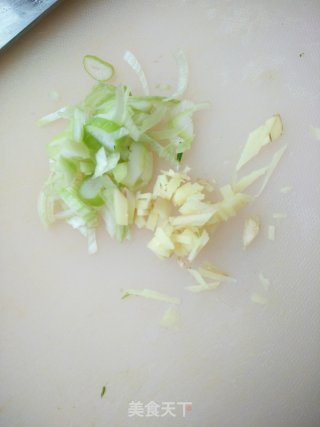 Stir-fried Bean Curd with Leek recipe