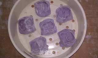 Purple Shoe-shaped Steamed Dumplings recipe
