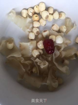 Milk Lotus Seed Fish Glue Soup recipe