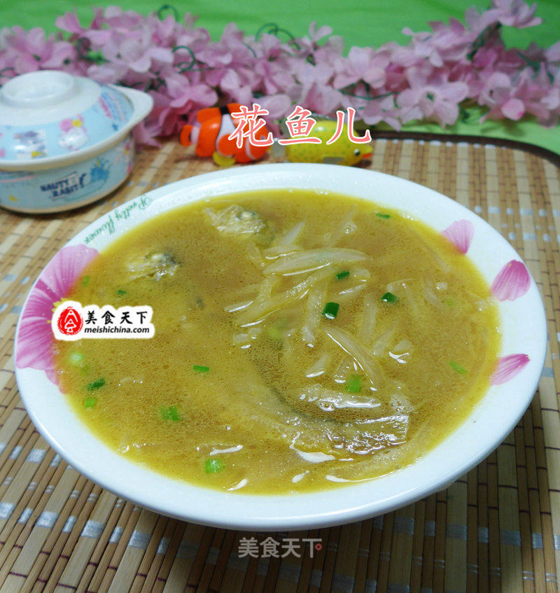 Yellow Croaker Soup with Shredded Radish recipe