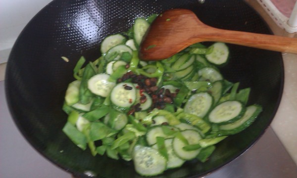 Stir-fried Cucumber Slices recipe