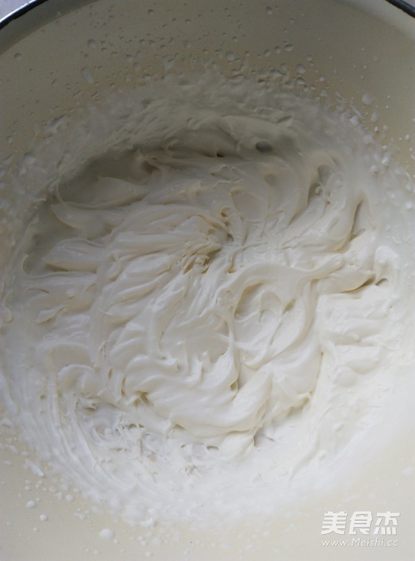 Strawberry Cheese Mousse Cup recipe