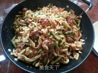 Braised Noodles with Pork Ribs and Beans recipe