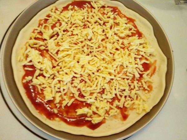 Beef Sausage and Salted Egg Yolk Pizza recipe