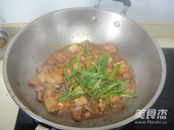 Stir-fried Pork with Hang Pepper recipe