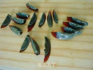 Parsley Mixed with Preserved Eggs recipe