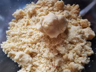 Salted Egg Yolk Almond Crisp recipe