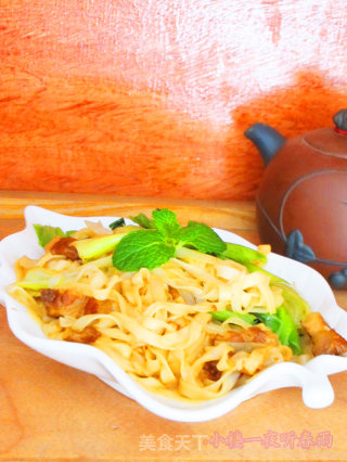 Stir-fried Hor Fun with Pork recipe