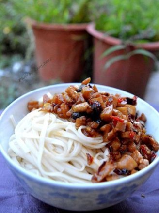 Spicy Bean Drum and Radish Noodles recipe