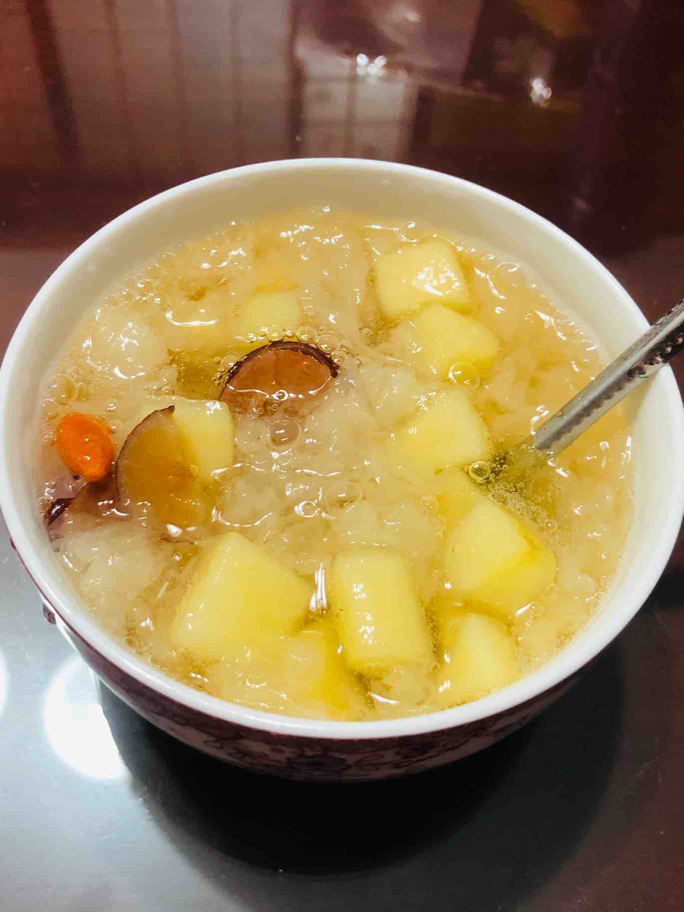Apple, Red Dates and White Fungus Soup for Beauty and Beauty