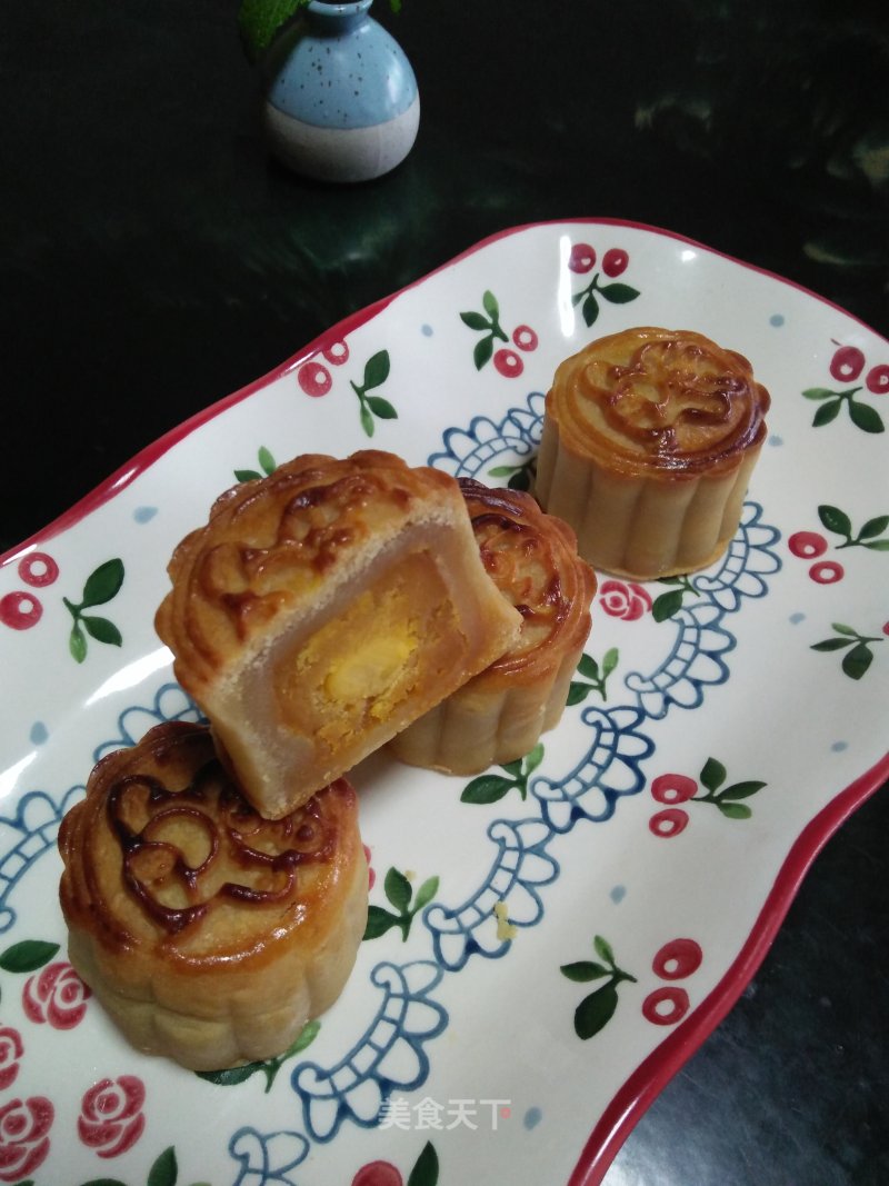 Mung Bean Paste and Egg Yolk Mooncakes recipe