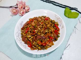 Stir-fried Soaked Cowpea with Oil Residue recipe