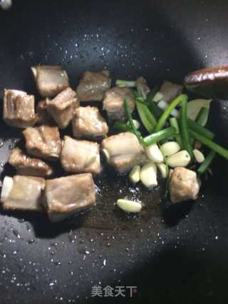 Braised Pork Ribs with Carrots recipe