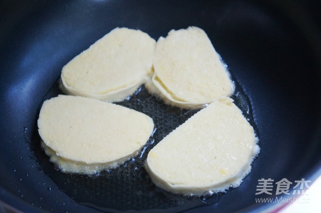 Egg Fried Steamed Bun Slices recipe