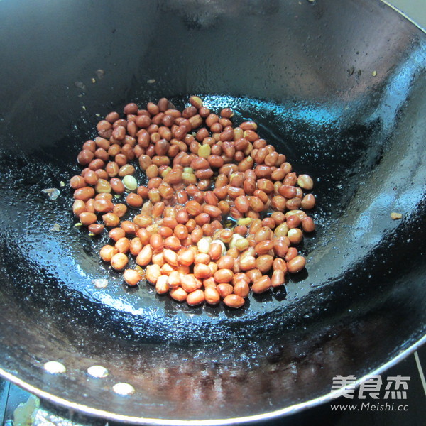 Spicy Fried Peanuts recipe