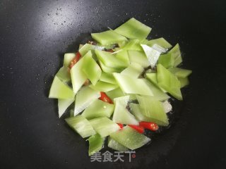 Stir-fried Lettuce with Morels recipe