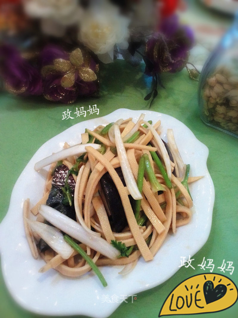 [shandong] Scallion Mixed with Preserved Eggs recipe