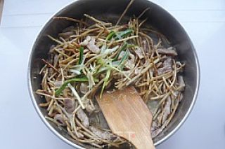 Stir-fried Shredded Pork with Houttuynia Cordata recipe