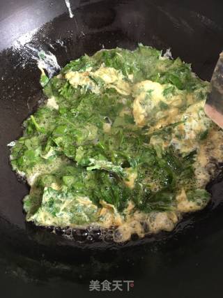 Scrambled Eggs with Celery Leaves recipe