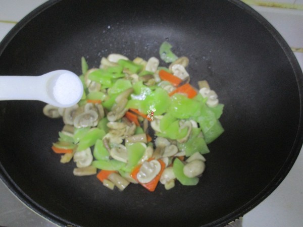 Stir-fried Mushrooms with Lettuce recipe