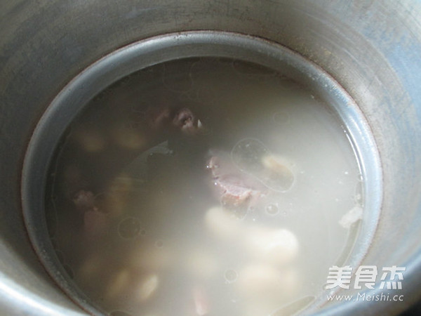 White Kidney Bean and Green Vegetable Keel Soup recipe