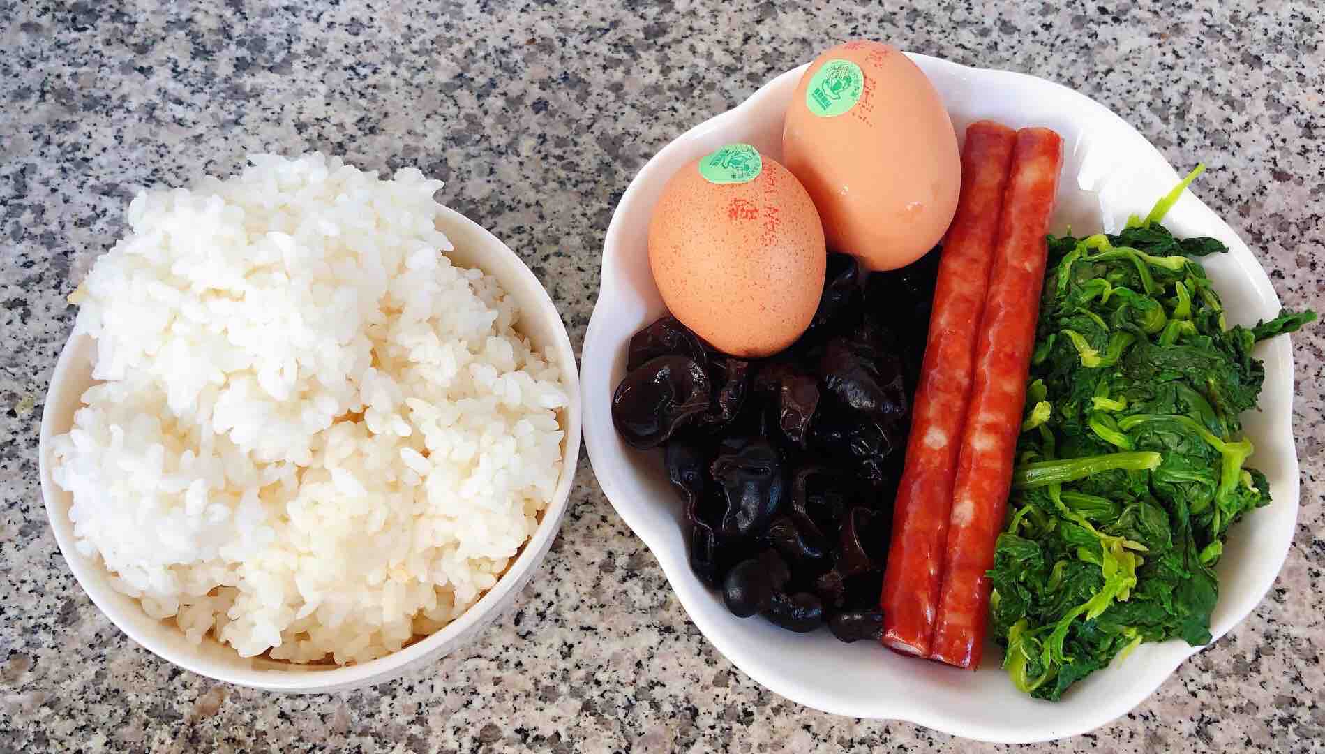 Fried Rice with Sausage and Celery Leaf Egg recipe