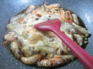 Chicken Feet Braised Big Head Shrimp recipe