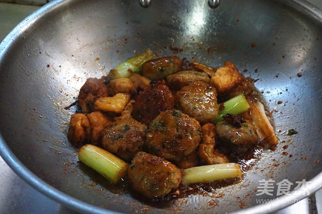 Braised Pork Balls with Oily Tofu recipe