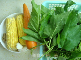 Dispelling Fire and Detoxification --- Mulberry Leaf Carrot Corn Pork Bone Soup recipe