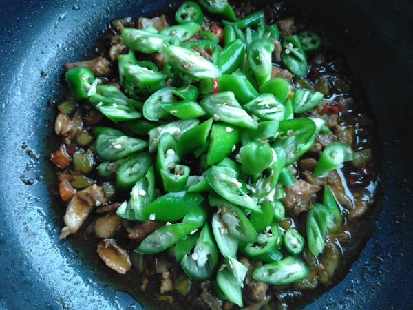Stir-fried Rabbit Meat with Green Pepper recipe