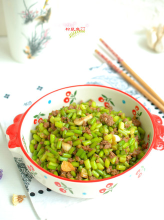 Stir-fried Garlic Sprouts with Minced Beef