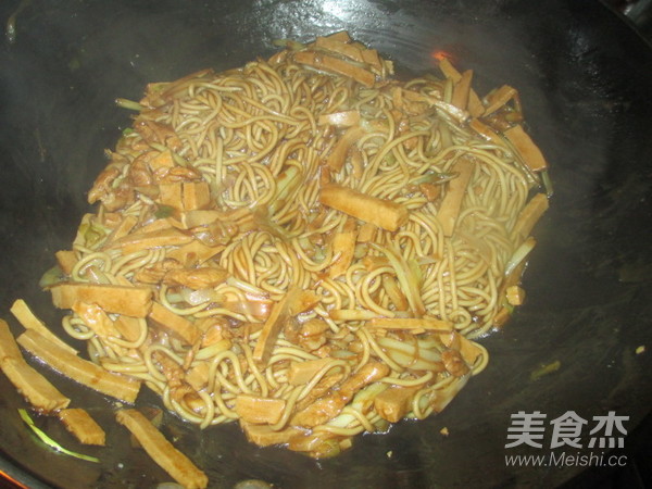 Leek Huang Xiang Dry Fried Noodles recipe