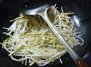 Stir-fried Mung Bean Sprouts with Wild Bamboo Shoots recipe