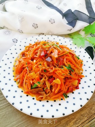 Stir-fried Pork Intestines with Shredded Carrots recipe
