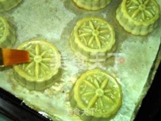 Cantonese Style Five-ren Scallop Mooncake recipe