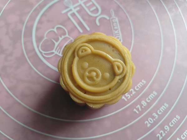 Homemade Mooncakes with Egg Yolk and Mung Bean Filling recipe