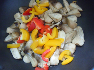 Vegetarian Dishes are Also Nutritious--sweet Pepper and Straw Mushrooms recipe