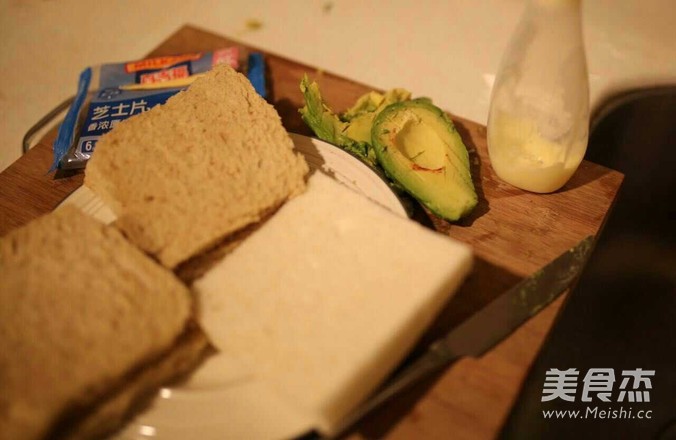 Avocado Tuna Cheese Salad Sandwich recipe