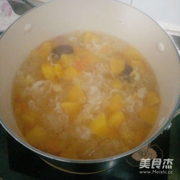 Papaya Tremella Lily Soup recipe
