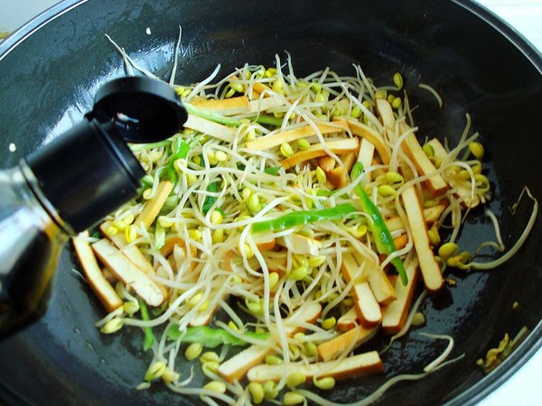 Stir-fried Soy Sprouts with Leek recipe