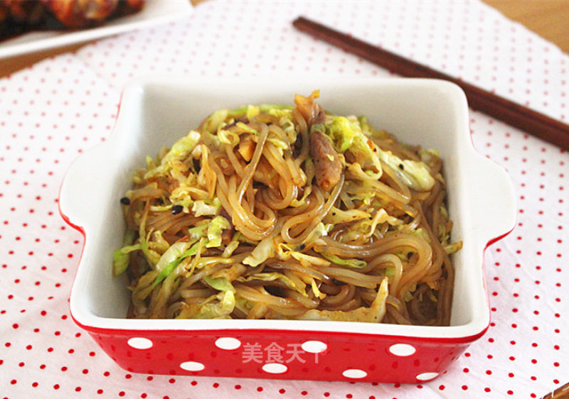 Stir-fried Vermicelli with Bacon and Cabbage recipe