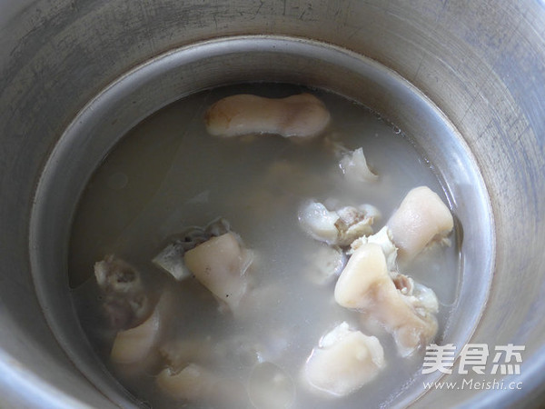 Boiled Pork Trotters with Bamboo Shoots recipe