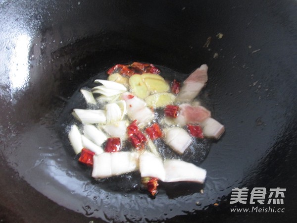 Braised Noodles with Beans recipe