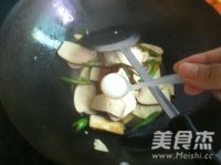 Stir-fried Tofu with Green Pepper and Fragrant Dried recipe
