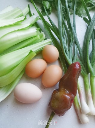 Simmered Poached Eggs with Green Cabbage Stem recipe