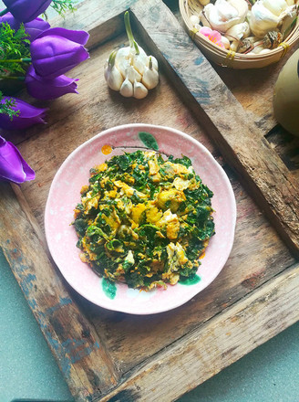 Scrambled Eggs with Elm Leaves