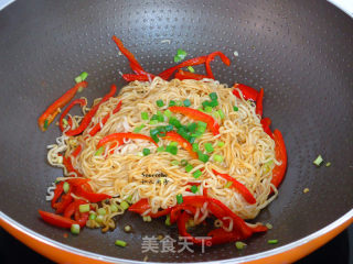 Fried Noodles with Red Pepper recipe